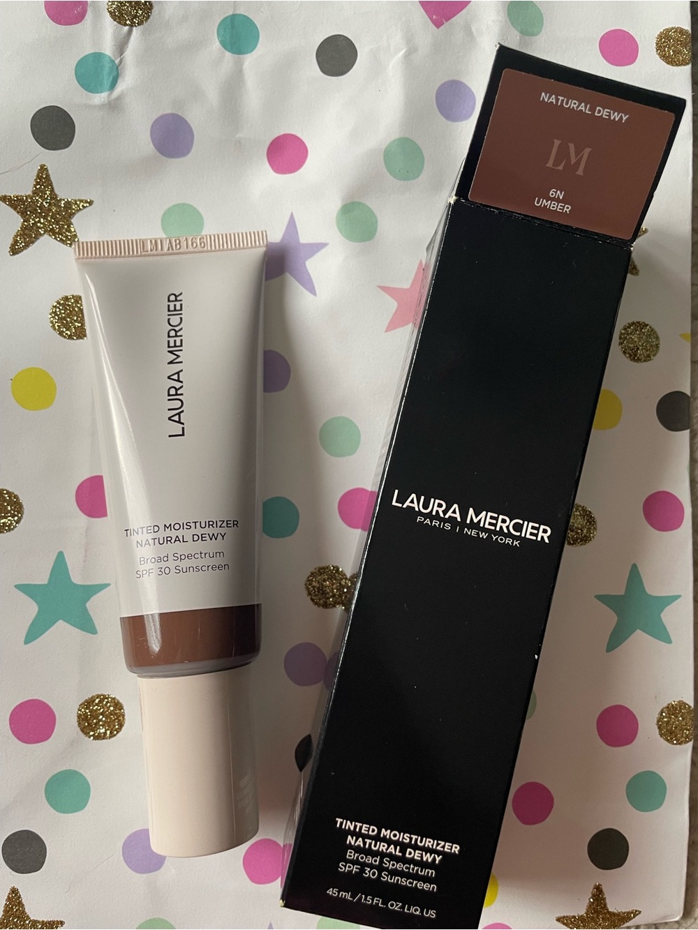 laura mercier Natural Dewy Tinted Moisturizer - 6N Umber (Warm Brown)